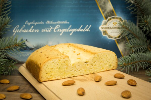 Mandelstollen ungestrichen